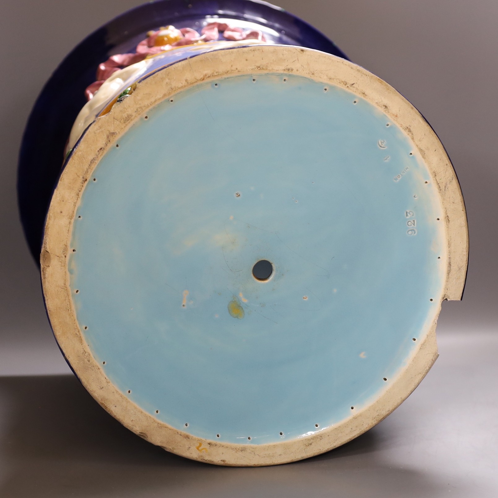 A decorative Minton majolica jardiniere, 37cm tall
